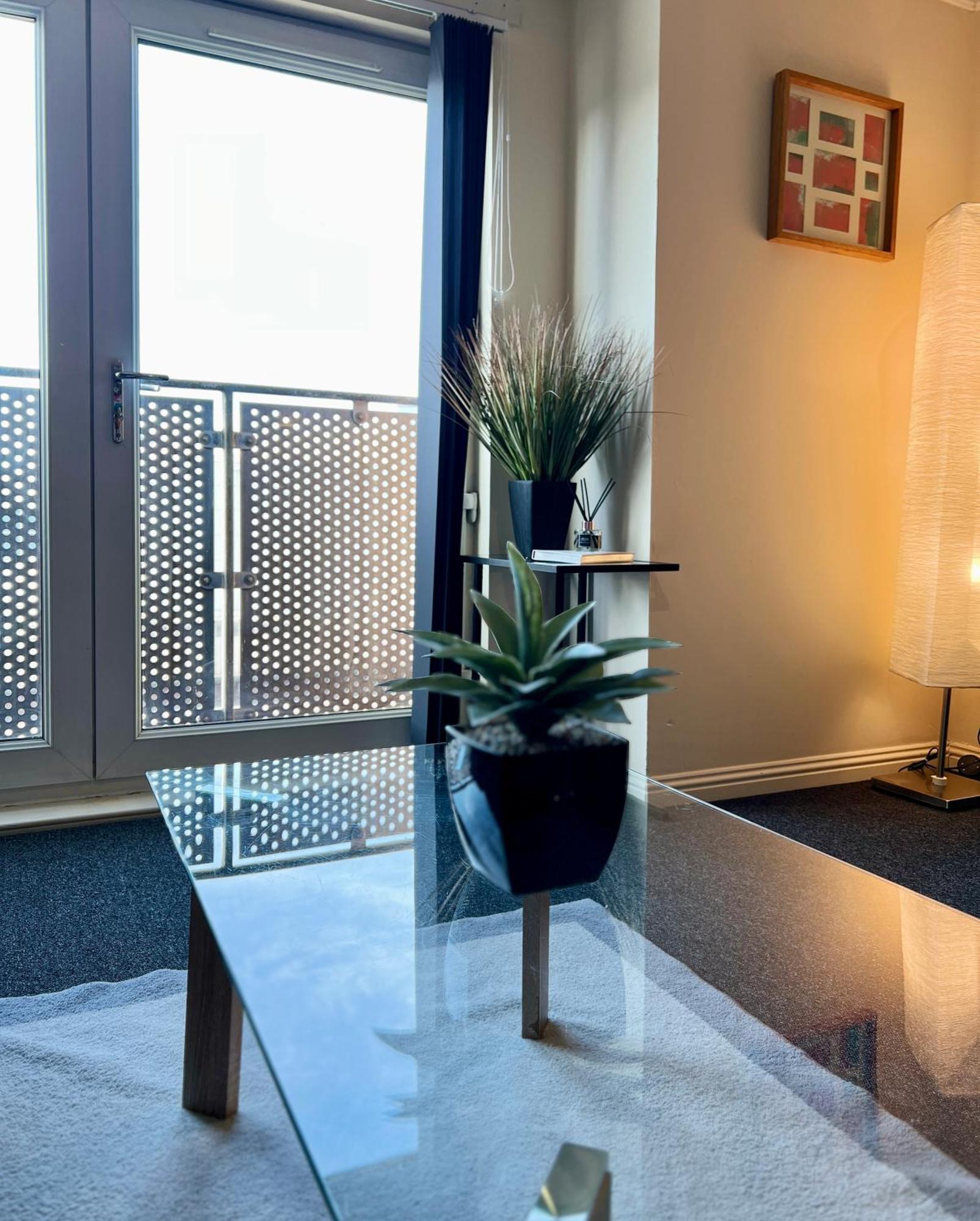 Апартаменти Stylish Modern Flat With Juliet Balcony & Parking Глазго Екстер'єр фото